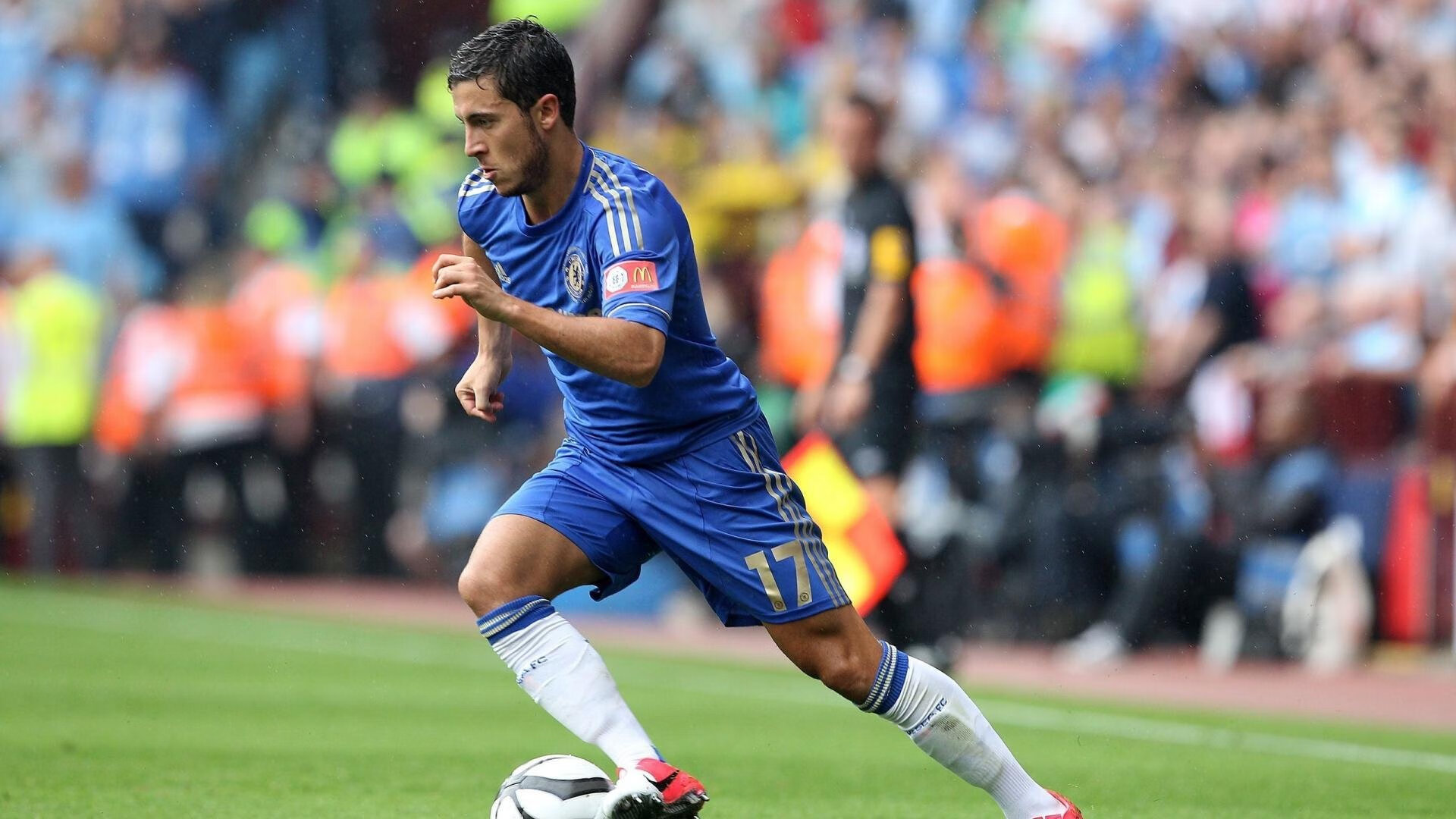 以“足球+旅游+文化”为核心，打造多产业融合示范区，足球文化长廊